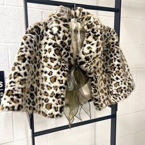 Cropped leopard Print Cape